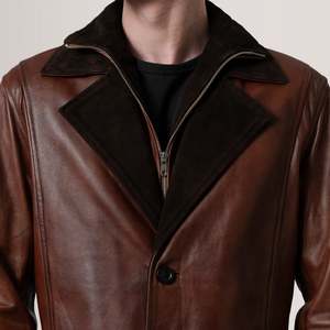 Manteau Charlton à simple boutonnage en cuir ciré marron, style gothique vintage, col à capuche, imprimé, design trench-coat - Product Image 6