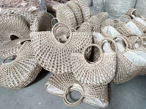 Sac à main en jonc de mer tissé à la main au meilleur prix avec différents designs et tailles spécialisés pour les vacances d'été - Product Image 3