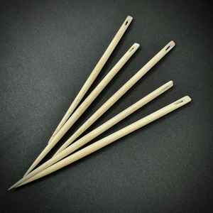 Aiguilles en os faites à la main de conception moderne avec outil de tricot de forme naturelle de gravure écologique pour la décoration intérieure et les cadeaux - Product Image 2