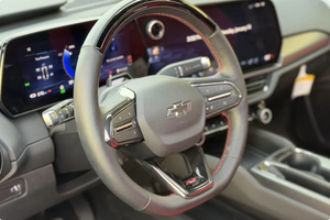 พร้อมขับขี่ - รถพวงมาลัยซ้ายมือสอง |   พวงมาลัยขวา |   เชฟโรเลต อีควินอกซ์ อาร์เอส อีวี เอเอวดี ปี 2025 - Product Image 4