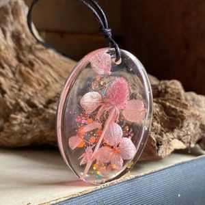 Agujas de resina completas de color Agujas brillantes hechas a mano creativas en collar luminoso de resina de nubes de cielo azul oscuro único para Wome - Product Image 3