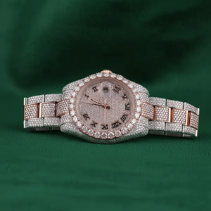 Reloj de Pulsera de Lujo con Esfera de Diamantes Moissanite Completamente Engastados, Números Romanos, Dos Tonos de Acero Inoxidable y Fecha - Product Image 1