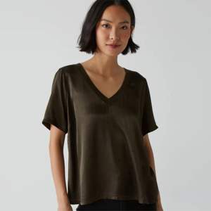 Camiseta de moda con cuello en V profundo para mujer: elegante y cómoda, ideal para capas, viene en colores de moda - Product Image 3