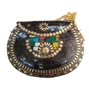 กระเป๋าสะพายไหล่โลหะสีเงินวินเทจสำหรับผู้หญิงกระเป๋าคลัทช์สะพายข้างสำหรับปาร์ตี้แฟชั่นพร้อมกระเป๋าโซ่เครื่องประดับสำหรับผู้หญิง - Product Image 1