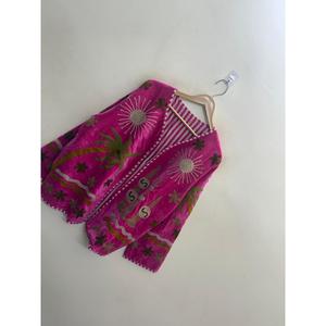 Vestes Suzani en velours brodé réversible, épaisses, à épaules tombantes, pour l'hiver - Manteau rose magenta par Marusthali Sun - Product Image 3