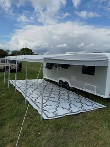 Caravane compacte 4x4 pour 4 personnes avec réfrigérateur, design moderne et léger, idéale pour le camping et les voyages en camion - Product Image 2