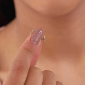 Pendiente de Nariz Gracia para Mujer, Diseño Floral con Diamantes y Circonitas, Bañado en Oro Rosa de 14K, con Cierre de Rosca, Ideal para Regalo de Compromiso - Product Image 5