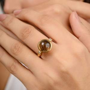 Anillo de Tres Piedras con Turmalina de Corte Redondo 100% Natural, Diseño Clásico en Oro Amarillo Sólido de 18k para Bodas y Fiestas - Product Image 2