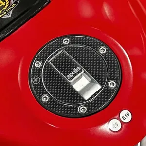 สติ๊กเกอร์ป้องกันฝาถังน้ำมัน 3 มิติ สำหรับตกแต่งรถมอเตอร์ไซค์ Aprilia แผ่นรองถังน้ำมัน 3 มิติ - Product Image 1