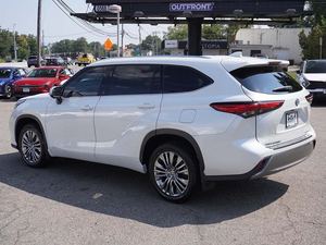 Toyot_a Highlander Hybrid Platinum AWD 2023 d'occasion abordable avec siège en cuir Démarrage à distance Bluetooth Sièges de troisième rangée Toit ouvrant - Product Image 3