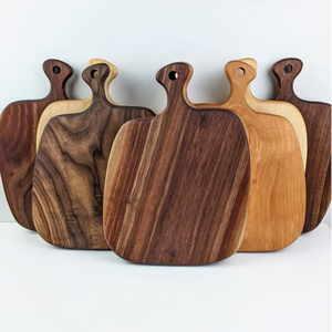 Planches à découper rectangulaires personnalisées en bois d'acacia avec poignées de sangle polies et élégantes pour pizza au fromage dans la cuisine de restaurant - Product Image 3