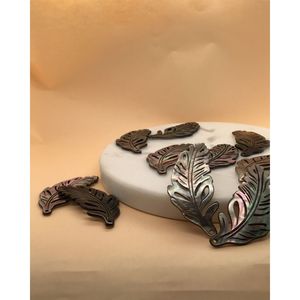 เครื่องประดับลายขนนกประดับมุกดำ - Product Image 2