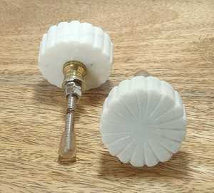 Quincaillerie de luxe pour la maison et la cuisine Bon design Bouton en bois et résine pour les accessoires d'ustensiles de cuisine Prix de gros - Product Image 3