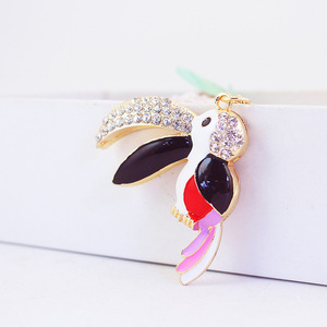 Porte-clés <span class=keywords><strong>Toucan</strong></span> en strass, alliage doré émaillé avec anneau fendu et fermoir mousqueton pour décoration de sac à main - Product Image 2