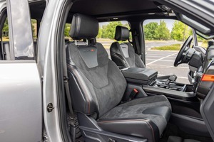 LUXURY RIDE 2023 F-150 R, Motor V8 Supercargado de 700 hp, Tracción en las Cuatro Ruedas, Techo Corredizo y Paquete de Puerta Trasera - Product Image 2