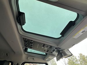 INEOS Grenadier Fieldmaster Edition 2024 ~5,000 Millas, Turbo de 6 Cilindros, Tracción en las Cuatro Ruedas Permanente, Diferencial Central Bloqueable, Volante a la Izquierda, Cuero - Product Image 3