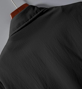 Conjunto de dos piezas informal de verano para hombre, camisa de manga corta abotonada de color sólido y pantalones cortos de cintura elástica, atuendo transpirable - Product Image 4