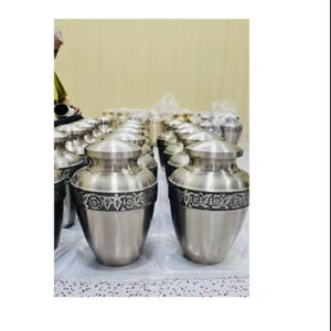 Urne funéraire en laiton de style américain, capacité de 220 pouces cubes, designs personnalisables, fabricant d'Inde - Product Image 1