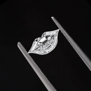 Anillos de Compromiso con Diamantes Cultivados en Laboratorio con Forma de Labios de la Mejor Calidad, Grado VS VVS, Piedras Preciosas Éticas, Certificación IGI, Joyería Fina de la India - Product Image 3