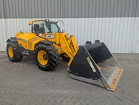 Chariot télescopique JCB 542-70 AGRI PLUS - Machine de construction robuste avec une stabilité supérieure pour les opérations professionnelles