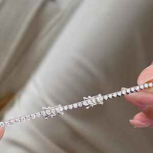 Collier de tennis glamour en diamant de laboratoire plaqué or 14 carats au design délicat certifié IGI à la mode pour les femmes demoiselle d'honneur - Product Image 5