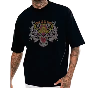 Camiseta de Punto con Estampado Gráfico Casual para Hombre, de Alta Calidad, 100% Algodón, Transpirable, Ecológica y Sostenible, con Hombros Caídos - Product Image 1