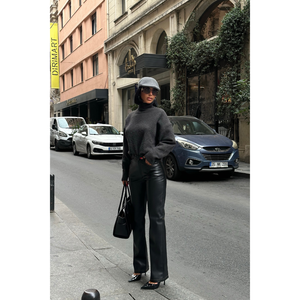 Pantalones de Cuero Negro para Mujer - Product Image 5