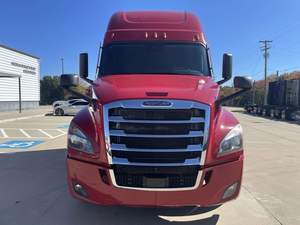 Camion Freightliner Cascadia Conventional Sleeper d'occasion 2021, moteur diesel, caméra arrière 360°, capacité 41-50t, Euro 5, automatique - Product Image 2