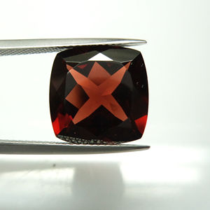 Piedra granate Color rojo Cojín Forma Corte Piedra granate Piedra preciosa suelta Joyería de alta calidad Piedra preciosa 10X10MM Granate rojo natural - Product Image 1