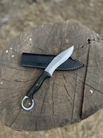 Couteaux de chasse en acier martelé faits à la main, avec étui en cuir gaufré, découpe, matériau solide, prix bas, MOQ faible