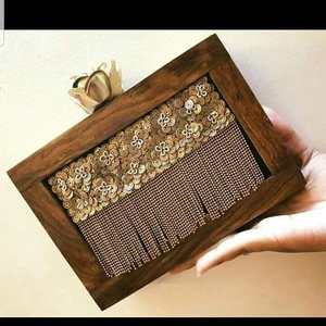 กระเป๋าคลัทช์ทรงธรรมชาติทำมือจากอินเดีย ลายสัตว์  วัสดุออร์แกนิค  สีน้ำตาล  เป็นมิตรกับสิ่งแวดล้อม - Product Image 4