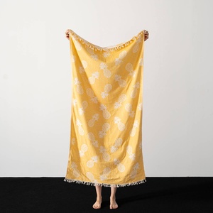 Toalla de playa turca Pineapple, amarilla, 33x66 pulgadas - Product Image 4