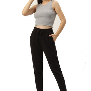 Precio al por mayor Nueva última llegada Mujeres Slim-Fit Crop Tank Top Logotipo personalizado de impresión de color sólido de algodón Crop Tank Top - Product Image 3