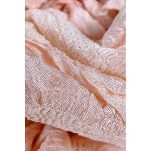 Élégant châle en soie Odemis 100% tissé à la main 75x200cm, foulard turc de luxe froissé pour femmes - Product Image 3