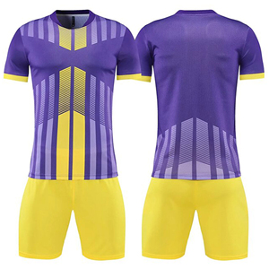 Muestras gratis OEM Proveedor Personalizado de alta calidad Fútbol Uniforme Kit Camisetas de manga corta Pantalones cortos Pantalones 100% Poliéster - Product Image 4