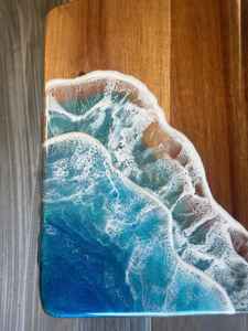 Planche à fromage élégante en résine et en bois au look naturel, idéale pour la vaisselle et la cuisine - Product Image 2