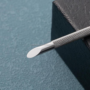 Pousse-cuticules double tête en forme de fer à cheval, en acier inoxydable, réutilisable, pour le nettoyage des ongles, le retrait du vernis et l'élimination des peaux mortes - Product Image 6