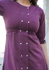 Tunique en coton kantha rayée pour femmes, col rond et manches 3/4, conçue pour un port quotidien confortable et décontracté - Product Image 5