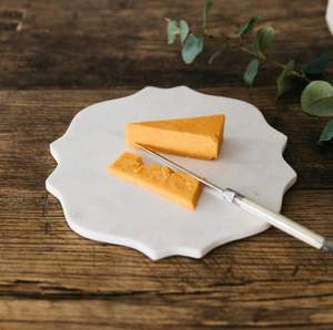 Tabla de quesos de mármol, perfecta para aniversarios, cenas, regalos y para servir colecciones de quesos. - Product Image 6