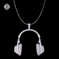 Pendentif Casque Audio Personnalisé en Argent 925 Plaqué Or, Sertie de Diamants Moissanite, Thème Musical Hip Hop DJ, Bijou Bling pour Homme, Idéal au Quotidien