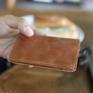 Portefeuille en cuir véritable de style vintage fait main, profil fin, avec protection RFID - Product Image 2