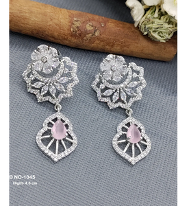 Pendientes de alta calidad con un brillo brillante diseñados para acentuar las características de las mujeres bellamente DE LA India - Product Image 1