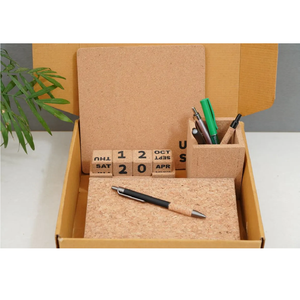 Panier cadeau en liège écologique unique pour diverses occasions combinant la praticité la durabilité du porte-passeport en liège - Product Image 6