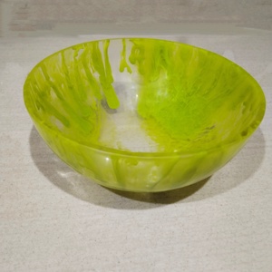 Bol en résine verte transparente de haute qualité avec belle pièce décorative moderne au design marbré pour la décoration de la maison et du bureau - Product Image 2