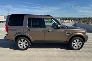 Land Rover LR4 HSE LUX 2013 d'occasion en excellent état, sans réserve, moteur V8, 4x4, sièges 3ème rangée, provenance Californie, non modifiée - Product Image 2