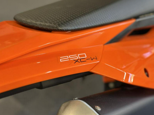 ข้อเสนอดรอปชิปปิ้ง รถมอเตอร์ไซค์วิบาก 2 จังหวะ 2026KTM 250XC-W 6 สปีด ของแท้ 100% พร้อมจำหน่าย - Product Image 2