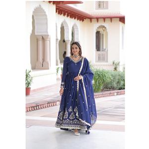 Fournisseur en gros de robes Anarkali en soie Vichitra avec broderie de sequins, robes Anarkali pakistanaises pour la vente à l'exportation - Product Image 1