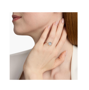 Vintage 14K Oro Blanco Petite Floral Halo Diamante Anillo de Compromiso 1/10 Ct. Tw. Accesorio de joyería - Product Image 4