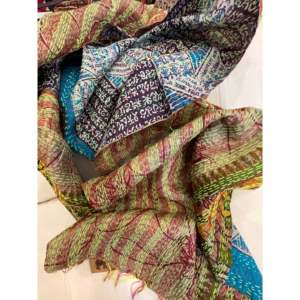 Pañuelo de Seda 100% Vintage, Estilo Kantha, Diseño Estampado a Mano 'Writing Wall', para Primavera/Invierno, Producto para Niñas - Product Image 2