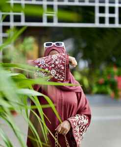 ¡Abayas elegantes y modestas bordadas a mano para mujer! - Product Image 2